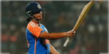 Read more about - Richa Ghosh | মহিলাদের টি টোয়েন্টি ক্রিকেটে নজির বঙ্গ তনয়ার! দ্রুততম ৫০ রান করলেন রিচা ঘোষ