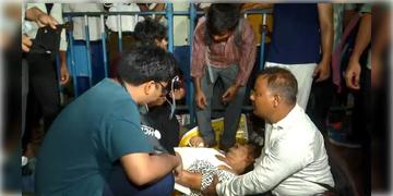 Read more about - Bikash Bhavan | চাকরিহারাদের ওপরে লাঠিচার্জ পুলিশের! বিকাশ ভবনের সামনে অনিকেত মাহাতো-সহ আরও অনেকে