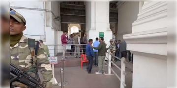 Read more about - Kolkata Museum | কলকাতা জাদুঘরে বোমাতঙ্ক! ঘটনাস্থলে বোম স্কোয়াড এবং স্নিপার ডগ!