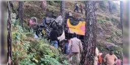 Read more about - Uttarakhand Bus Accident । ২২ জন যাত্রী সহ একশো ফুট খাদে পড়লো বাস, উত্তরাখন্ডে নিহত ৫, আহত আরও ১৭