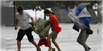 Read more about - China Storm | ঝড়ে উড়ে যেতে পারেন ৫০ কেজির কম ওজনের ব্যক্তিরা! গত এক দশকে প্রথম বার জারি কমলা সতর্কতা!