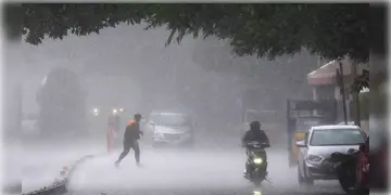 Read more about - Heavy Rain | টাইফুন ইয়াগির অবশিষ্টাংশ শক্তি বাড়িয়ে পরিণত হয়েছে নিম্নচাপে, সপ্তাহ জুড়ে ভারী বৃষ্টির পূর্বাভাস