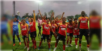 Read more about - East Bengal | একই দিনে জোড়া সাফল্য ইস্টবেঙ্গলের! ছেলেরা হলো চ্যাম্পিয়ন, জয় দিয়ে শুরু মেয়েদের যাত্রা!