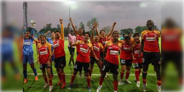 Read more about - East Bengal | একই দিনে জোড়া সাফল্য ইস্টবেঙ্গলের! ছেলেরা হলো চ্যাম্পিয়ন, জয় দিয়ে শুরু মেয়েদের যাত্রা!