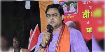 Read more about - Thakurnagar | মতুয়াগড়ে ধুন্ধুমার! ঠাকুরনগরে মতুয়াভক্তকে মার, অভিযোগের তীর শান্তনু ঠাকুরের দিকে