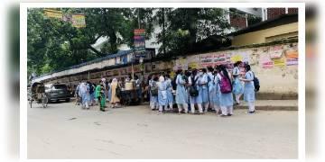 Read more about - করোনার প্রকোপ নির্মূল না হওয়া পর্যন্ত দেশের শিক্ষা প্রতিষ্ঠান বন্ধ রাখার আইনি নোটিশ জারি করা হল