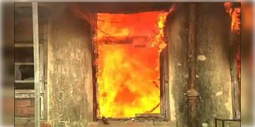Read more about - কলকাতার বহুতলে ফের ভয়াবহ অগ্নিকাণ্ড, আগুনের গ্রাসে প্রাণ হারালেন কয়েকজন দমকলকর্মী