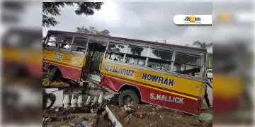 Read more about - ভয়াবহ বাস দুর্ঘটনা! রেড রোডে মৃত্যু হয়েছে এক ব্যক্তির, আহত ১৬ জন যাত্রী