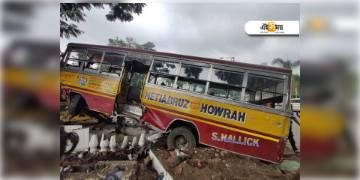 Read more about - ভয়াবহ বাস দুর্ঘটনা! রেড রোডে মৃত্যু হয়েছে এক ব্যক্তির, আহত ১৬ জন যাত্রী