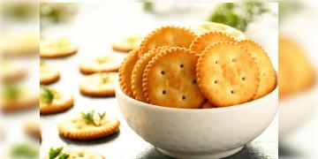 Read more about - Salt Biscuits | রোজ চায়ের সঙ্গে খাচ্ছেন নোনতা বিস্কুট? সাবধান! ক্যানসার থেকে শুরু করে প্রেশার, হার্টের অসুখ হওয়ার আশঙ্কা বাড়বে হু হু করে!