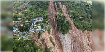 Read more about - Sikkim Landslide | সিকিমের মিলিটারি ক্যাম্পে ধস! মৃত্য ৩ সেনা কর্মীর, নিখোঁজ ছ’ জন নিরাপত্তা রক্ষী!