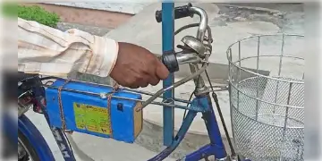 Read more about - অভিনবত্বের ছোঁয়া সাইকেলে! প্যাডেল করে নয়, সূর্যের আলোয় সাইকেল চালাছেন করিমপুরের এক বাসিন্দা