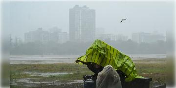 Read more about - Weather Update | তীব্র গ্রীষ্মে হঠাৎ বৃষ্টি! স্বস্তিতে কলকাতাবাসী,একনজরে দেখে নিন মহানগরীর আজকের আবহাওয়া আপডেট
