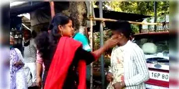 Read more about - ভদ্রেশ্বরে এক যুবতীকে উত্যক্ত করায় সাজবসত কপালে জোটে চর-থাপ্পড় ও কান ধরে উঠবস !