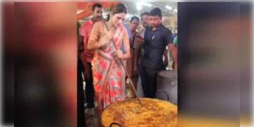 Read more about - বসিরহাটে গিয়ে নিজের হাতে বিশাল কড়াইয়ে মা কালীর ভোগ রাঁধলেন সাংসদ তথা অভিনেত্রী নুসরত জাহান!