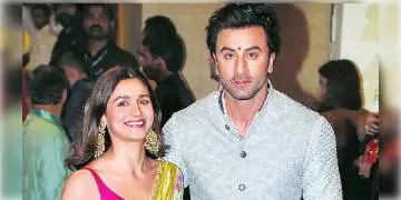 Read more about - আগামী বছরেই বিয়ের ইঙ্গিত দিচ্ছে বলিউডের সেলেব জুটি রণবীর-আলিয়া।          