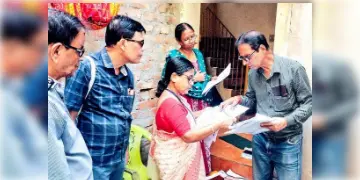 Read more about - BLO | ৪ ডিসেম্বরের মধ্যেই BLOদের শেষ করতে হবে কাজ! অতিরিক্ত কাজের চাপ থাকলেও বাড়ানো যাবে না সময়সীমা!