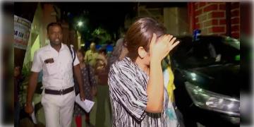 Read more about - Kolkata Drug Ring | খাস কলকাতায় রমরমিয়ে চলছিল আন্তর্জাতিক মাদকচক্র! গোয়েন্দাদের হাতে গ্রেপ্তার ৩ মহিলা সহ ১০