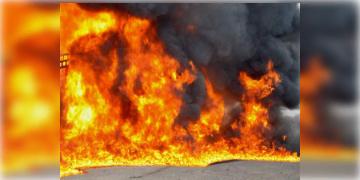 Read more about - Fire Accident | বেলেঘাটা ফুটপাথের এক দোকানে বিধ্বংসী আগুন লেগেছে, অগ্নিকাণ্ডের জেরে বন্ধ যান চলাচল