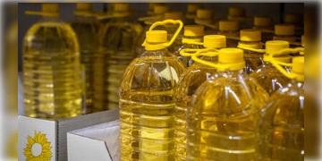 Read more about - উপভোক্তাদের জন্য সুখবর! ভোজ্য তেলের দাম এক ধাক্কায় প্রায় ৩৫ টাকা পর্যন্ত সস্তা হল