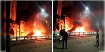 Read more about - New Alipore Fire | ফের শহরে বিধ্বংসী অগ্নিকান্ড! ভয়াবহ আগুন নিউ আলিপুর এলাকার ঝুপড়িতে! ঘটনাস্থলে দমকলের ১০টি ইঞ্জিন