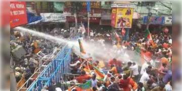 Read more about - পুলিশি অত্যাচার নবান্ন অভিযানে! বিজেপির ২৫ পাতার রিপোর্টে ‘গুলি’ মন্তব্য অভিষেকের