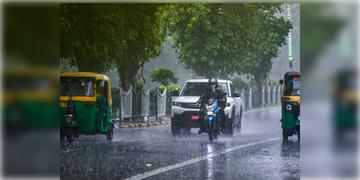 Read more about - Weather Update | কয়েক ঘণ্টার মধ্যেই বজ্রবিদ্যুৎ-সহ বর্ষণ বঙ্গে, একনজরে আজকের আবহাওয়া আপডেট