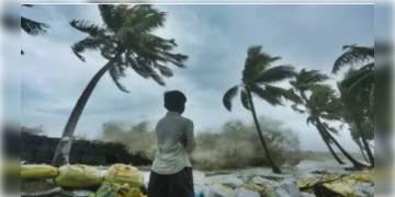 Read more about - আমফানের স্মৃতি উস্কে দিতে আসছে আরো ভয়ঙ্কর সাইক্লোন 'যশ', অনুমান করছে আলিপুর আবহাওয়া দপ্তর