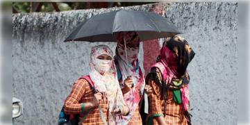 Read more about - Weather Update | রবিবাসরীয় সকালে ঝড়বৃষ্টির আশঙ্কা, একনজরে কলকাতার আজকের আবহাওয়া আপডেট