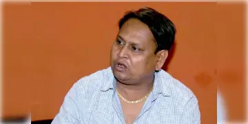 Read more about - Humayun Kabir | আজীবনের জন্য হুমায়ূনকে সাসপেন্ড করলো তৃণমূল, 'দল সম্পর্ক রাখবে না।' জানালেন ফিরহাদ