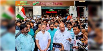 Read more about - INDIA Bloc | রাষ্ট্রপতির সঙ্গে সাক্ষাতের সময় পেলেন ইন্ডিয়া জোটের নেতারা, শুক্রে ফের বিক্ষোভের পরিকল্পনা বিরোধীদের!