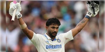 Read more about - Nitish Kumar Reddy । নীতীশকে ২৫ লক্ষ টাকা উপহার অন্ধ্র ক্রিকেট বোর্ডের, চলছে শতরানের সেলিব্রেশন