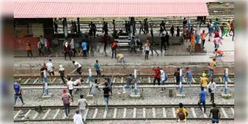 Read more about - অগ্নিপথ বিরোধী আন্দোলনের আঁচ বাংলায়, শনিবার হাওড়া থেকে বহু এক্সপ্রেস বাতিল