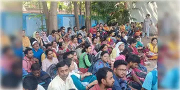 Read more about - SSC Bhawan Abhijan | SSC ভবন অভিযান চাকরিহারা শিক্ষকদের! দুপুরে বৈঠক শিক্ষামন্ত্রী ব্রাত্য বসুর সঙ্গে!