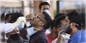 Read more about - Covid 19 | বাংলায় একদিনে করোনা আক্রান্ত ৮২! ছয় দিনের ব্যবধানে সংক্রমণ বেড়েছে ২০ গুণ!