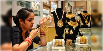 Read more about - Gold Price Today | সরস্বতী পুজোর প্রাক্কালে ঊর্ধ্বমুখী সোনার দাম, ১.৬ লক্ষ ছুঁলো হলুদ ধাতু! মাথায় হাত মধ্যবিত্তের