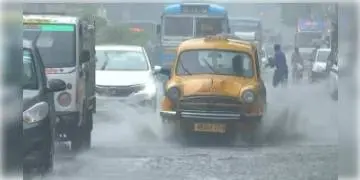 Read more about - প্রবল বর্ষণে জেরবার জনজীবন, তুমুল বৃষ্টিতে 'জলের তলায়' কলকাতা