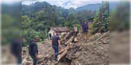 Read more about - Sikkim Landslide | ভারী বৃষ্টিতে সিকিমগামী ১০ নম্বর জাতীয় সড়কে ধস, বিপর্যস্ত যান চলাচল