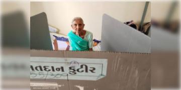 Read more about - Postal Ballot | লোকসভা নির্বাচনের আগেই বদল পোস্টাল ব্যালটের সর্বনিম্ন বয়স! ব্যালটের মাধ্যমে ভোট দিতে কমপক্ষে বয়স হতে হবে ৮৫!