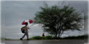 Read more about - Weather Update | রাজ্য জুড়ে ভারী বর্ষণের সতর্কতা! দুর্যোগপূর্ণ আবহাওয়ার কারণে জরুরি অবতরণ মুখ্যমন্ত্রীর কপ্টারের!