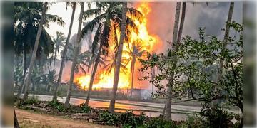 Read more about - ONGC Gas Leak | অন্ধ্রে ONGC-র তেলের কূপ সারাতে গিয়ে অগ্নিকান্ড, তড়িঘড়ি গ্রামবাসীদের সরাচ্ছে প্রশাসন