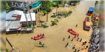 Read more about - Assam Floods | অসমের উদ্বেগজনক বন্যা পরিস্থিতি, ২৪ ঘণ্টায় মৃতের সংখ্যা বেড়ে দাঁড়ালো ৭৫!