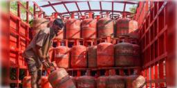 Read more about - Domestic LPG Prices | মধ্যরাতে একধাক্কায় বাড়লো রান্নার গ্যাসের দাম, জ্বালানি জ্বালায় জর্জরিত রান্নাঘর