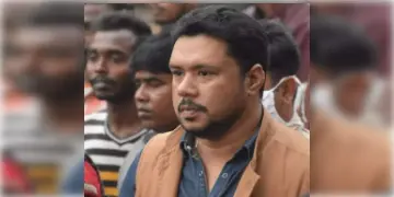 Read more about - হালিশহরের পুরসভার চেয়ারম্যান সিবিআইয়ের হাতে গ্রেফতার, উদ্ধার করা হয় ৬০ লাখ টাকা