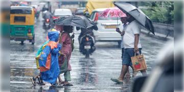 Read more about - Weather Update | কলকাতার আকাশে দুর্যোগের ঘনঘটা, বজ্রবিদ্যুৎ সহ বৃষ্টির আশঙ্কা মহানগরে
