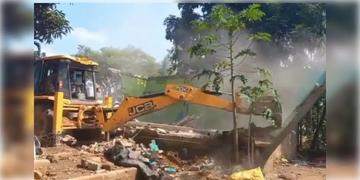 Read more about - Assam | প্রায় ২০০০ পরিবারকে উচ্ছেদ করতে চলেছে অসম সরকার! তাদের মধ্যে রয়েছেন পশ্চিমবঙ্গ এবং বিহারের পরিযায়ীরাও!