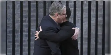 Read more about - Zelensky | ট্রাম্প তাড়ালেও বুকে টেনেছেন ব্রিটিশ প্রধানন্ত্রী, £২.২৬ বিলিয়ন অনুদান পেয়ে খুশি জেলেনস্কি