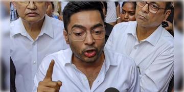 Read more about - Abhishek Banerjee | ক্যামাক স্ট্রিটের অফিসে বিল বোর্ড খোলা নিয়ে ধুন্ধুমার, ১৩ জনকে গ্রেফতার পুলিশের!
