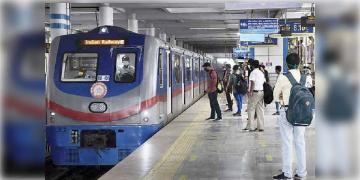 Read more about - Kolkata Metro | শহরে বাড়ছে মেট্রোর সংখ্যা, কোন কোন রুটে বাড়তে চলেছে পরিষেবা?