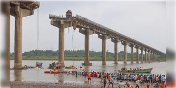 Read more about - Vadodara Bridge Collapsed | ৪৮ ঘন্টা পরও নিখোঁজ একাধিক, বাড়ছে মৃতের সংখ্যা, গুজরাট সেতু দুর্ঘটনায় ৪ ইঞ্জিনিয়ারকে সাসপেন্ড রাজ্যের